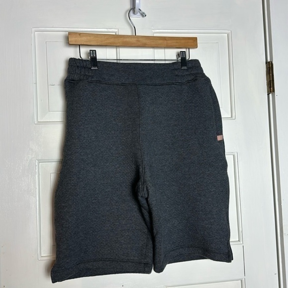 Lunya Restore Double Faced Gray Quilted Elastic Waist Shorts Size Medium